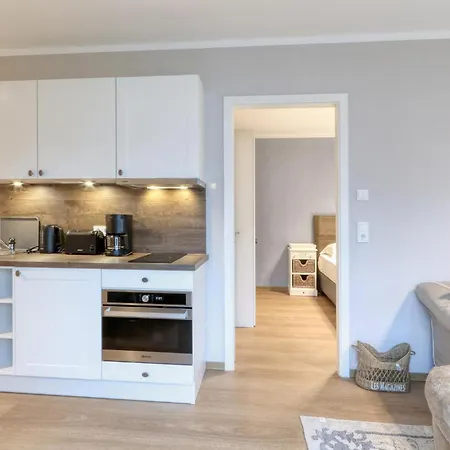 Baltischer Hof 8 *